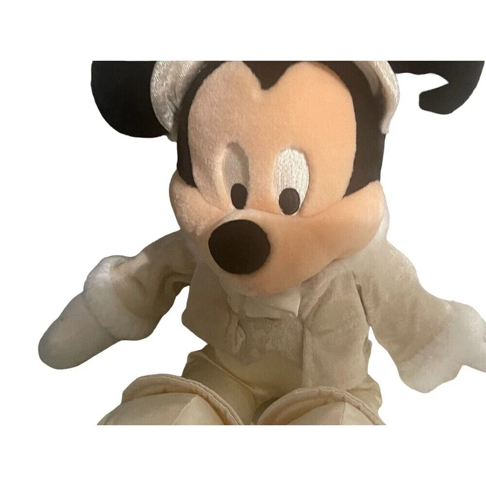 Walt Disney World Mickey Mouse Master of Ceremonies Holiday Celebration Plush 18